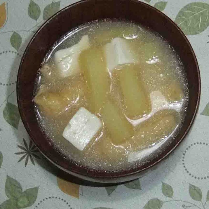 じゃがいも豆腐油揚げの味噌汁